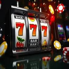 crazy777 စလော့ ကစားနည်း Myanmar ကစားသမား ဖုန်းမှ slots ဂိမ်း ကစားနေသည့် မြင်ကွင်း